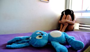 Adolescente é vítima de estrupo coletivo após convite para festa de Natal