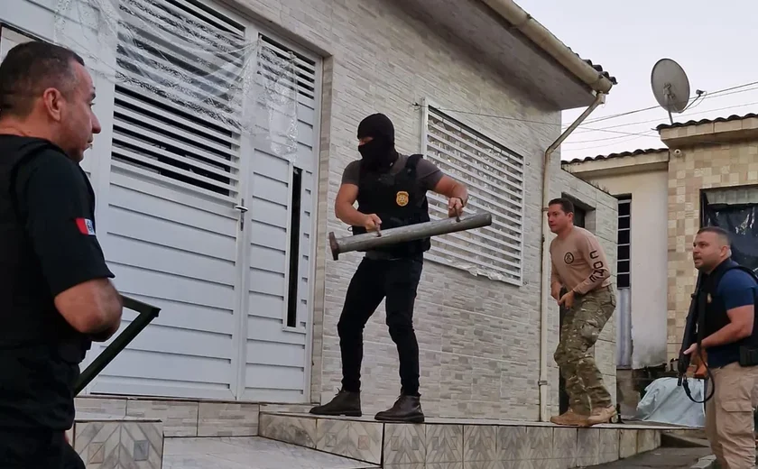 Suspeito de integrar facção criminosa morre durante confronto com a polícia e três são presos