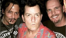 Depp e Sheen se reúnem com colega de 'Platoon' para comemorar 30 anos do filme