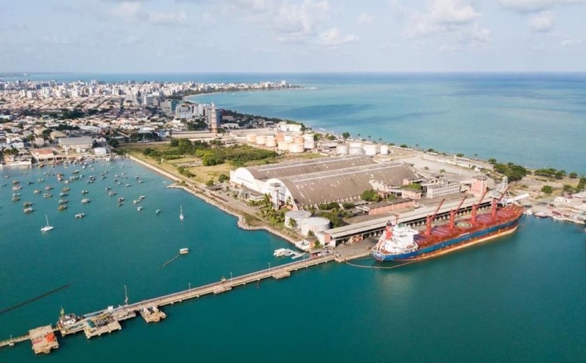 Grave falha de segurança paralisa atividades no Porto de Maceió