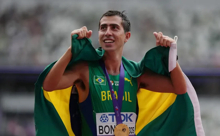 Caio Bonfim é campeão mundial dos 20 km da marcha atlética em Tóquio