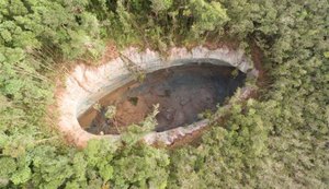Cratera de 45 metros de profundidade intriga moradores e cientistas no interior da Bahia