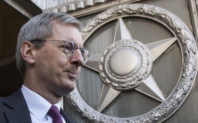 Rússia expulsa 23 diplomatas britânicos após crise de ex-espião envenenado