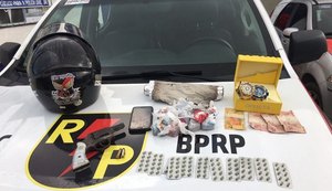 Jovem é detido pela PM no bairro do Farol com drogas e arma de fogo