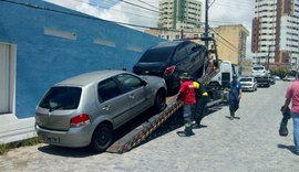 Veículos estacionados em locais proibidos em Maceió são removidos pela SMTT