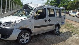 Fiat Doblò é roubado e assaltantes capotam na AL-487 em Girau do Ponciano