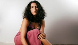 Larine sobe ao palco do Festival Alagoaníssimo neste sábado (19); entrada é gratuita