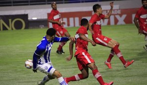 Com dois gols no primeiro tempo, CRB vence CSA, entra no G4 e deixa rival perto do Z4