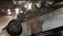 Motorista capota veículo na Leste-Oeste e é preso por embriaguez ao volante