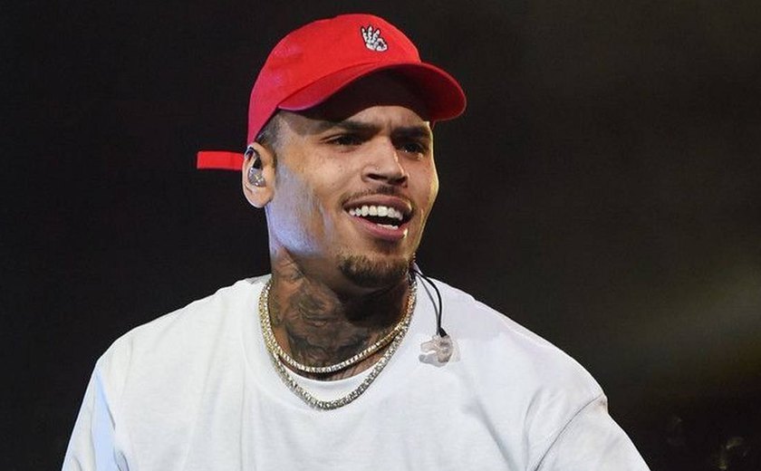 Rapper Chris Brown é preso acusado de agredir homem com garrafa em boate de luxo