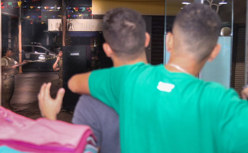 Bope simula crise com reféns no centro de Maceió durante curso