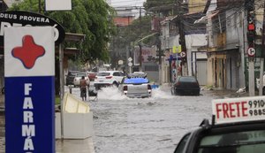 Temporal: chuvas deixam ruas de Maceió cobertas pela água