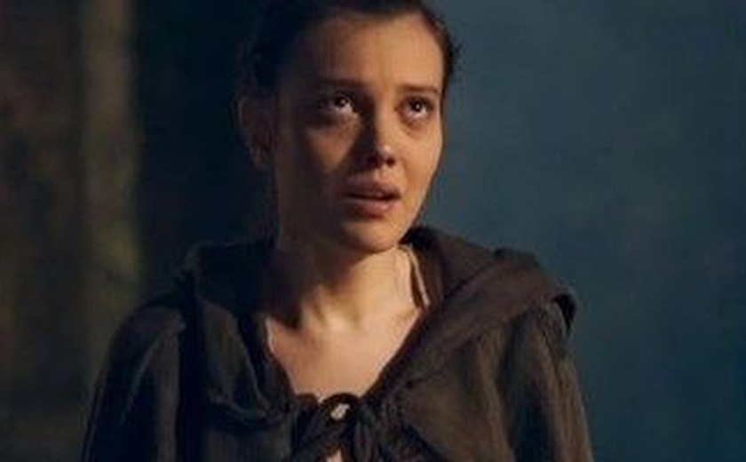Isis é assassinada por Catarina porque está ajudando Amália