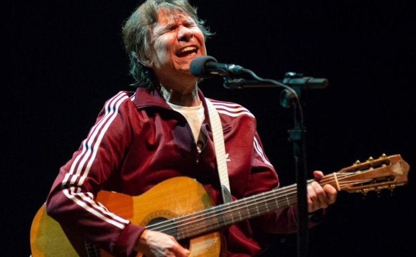 Cantor Lô Borges passa por traqueostomia e segue internado sem previsão de alta