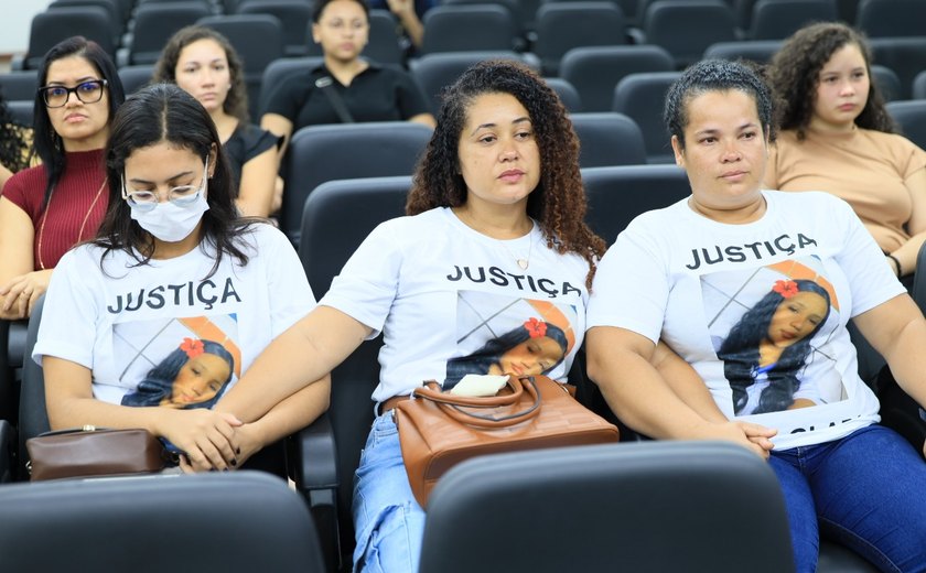 ‘Minha filha era meu tudo’, diz mãe de jovem assassinada por serial killer em Maceió