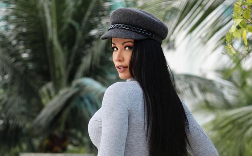 Fernanda D'avila esbanja sensualidade e beleza do fitness ao jeans