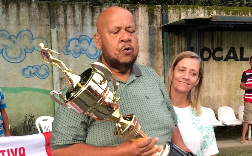 Poeta alagoano se emociona com homenagens recebidas durante as festividades de sua terra natal