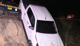 Duas pessoas ficam feridas em colisão envolvendo três carros e duas motocicletas