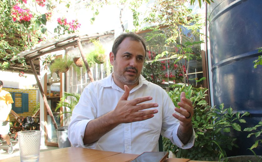 Em Alagoas, deputado recebe apoio e critica Lira