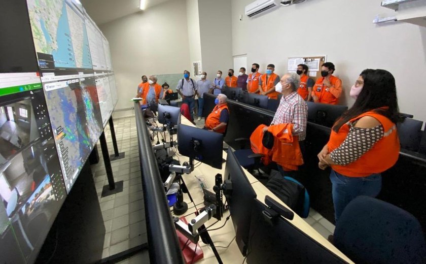 Pesquisadores de UFPE e UFRN conhecem monitoramento da área de subsidência em Maceió