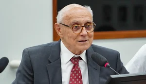 Suplicy passa mal e é internado em Niterói