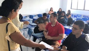 Alunos participam de teste para aferir confiabilidade das urnas