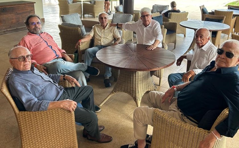 Empresários e economistas se confraternizam durante almoço em Maceió discutindo questões importantes de AL