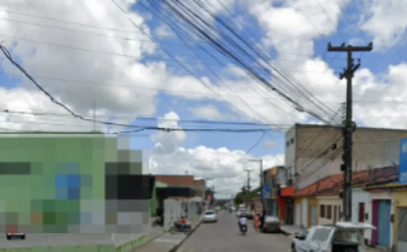 Segurança de supermercado é ameaçado por dois homens após serem retirados do estabelecimento