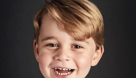 Príncipe George dá show de fofura e abre o sorriso em retrato oficial