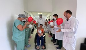 Bebê diagnosticada com síndrome rara recebe alta do Hospital da Criança de Alagoas após sete meses