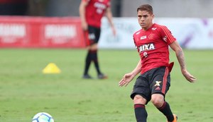 Volante Cuéllar assina renovação com o Flamengo até 2022