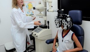 Mais de 130 alunos da rede pública de Alagoas realizam exames de vista e receberão óculos
