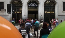 Bovespa fecha em leve alta nesta segunda-feira