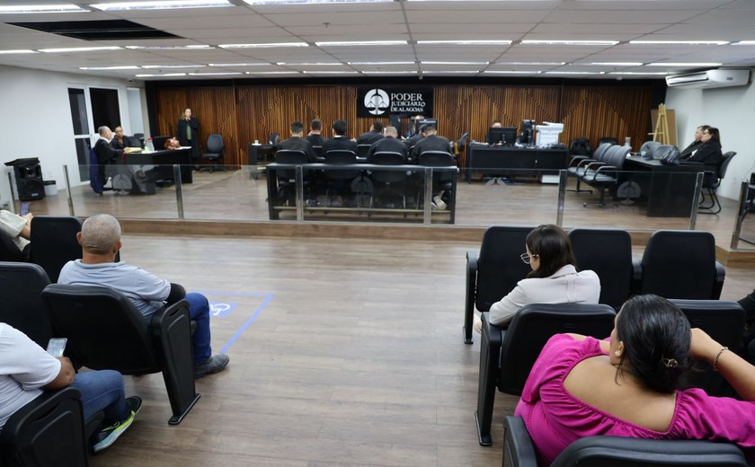 Farmacêutica foi agredida dentro de veículo antes de ser morta a pedradas, relata testemunha