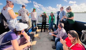 Estudantes de pós-graduação de políticas públicas conhecem funcionamento do Ecoboat