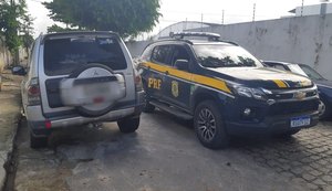 PRF prende duas pessoas e recupera um veículo roubado nas rodovias de Alagoas