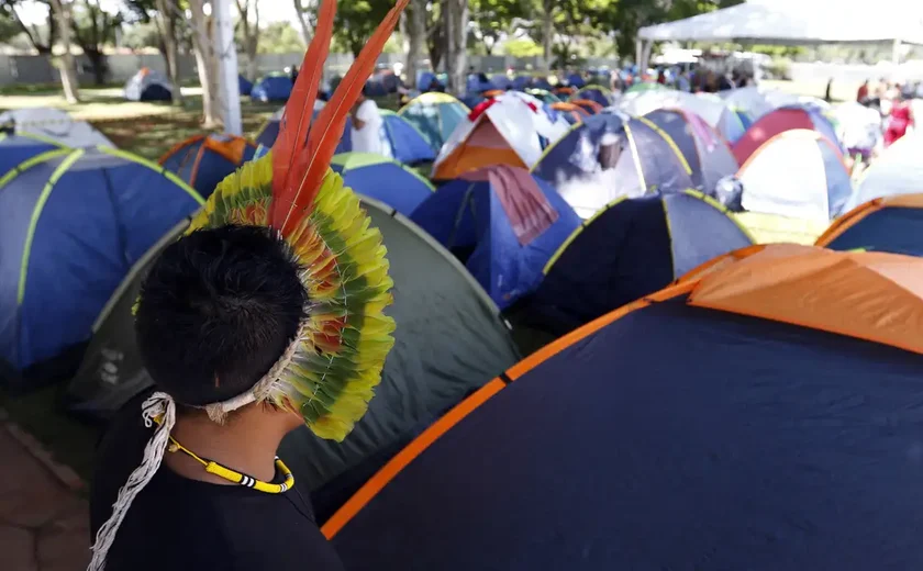 Milhares de indígenas acampam em Brasília pelo direito à terra