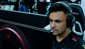 Gamer que tomava 3 litros de refrigerante por dia desenvolve osteoporose aos 21 anos