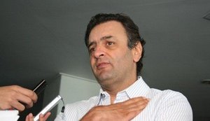 PF cumpre mandados em apartamento de Aécio Neves no RJ e no Congresso