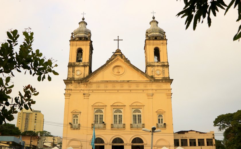 Maceió para durante festa da sua padroeira, Nossa Senhora dos Prazeres