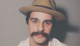 Rodrigo Alarcon se apresenta nesta quarta (30) no Rex, em Jaraguá