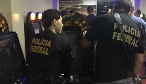 PF apreende caça-níqueis em cassino clandestino na Jatiúca