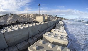 Obra de contenção da orla do Pontal avança