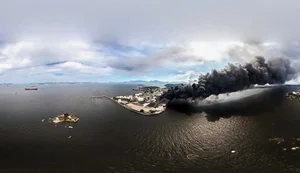 Após incêndio em fábrica, há risco de vazar óleo na Baía de Guanabara