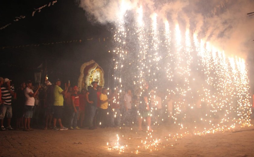 Procissão e show pirotécnico marcam Festa de Nossa Senhora do Pilar