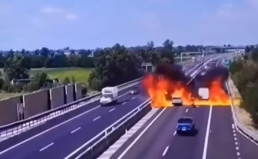 Acidente aéreo deixa 2 mortos na Itália; ultraleve caiu no meio de estrada