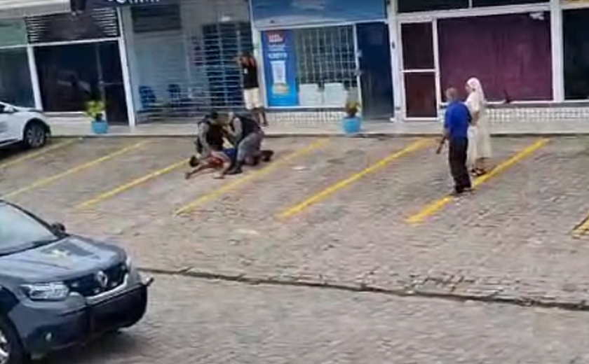 Homem é detido na Pajuçara e fiéis denunciam agressão policial