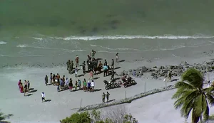 Paramotor cai no mar em Itamaracá; filho morre e pai fica ferido