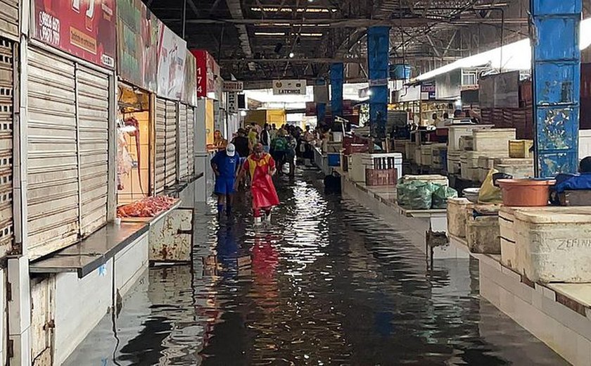 Bairros de Maceió registram alagamentos por conta das chuvas desta quinta (27)