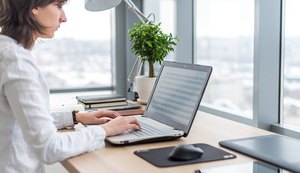 Excesso de trabalho e pandemia podem desencadear Síndrome de Burnout